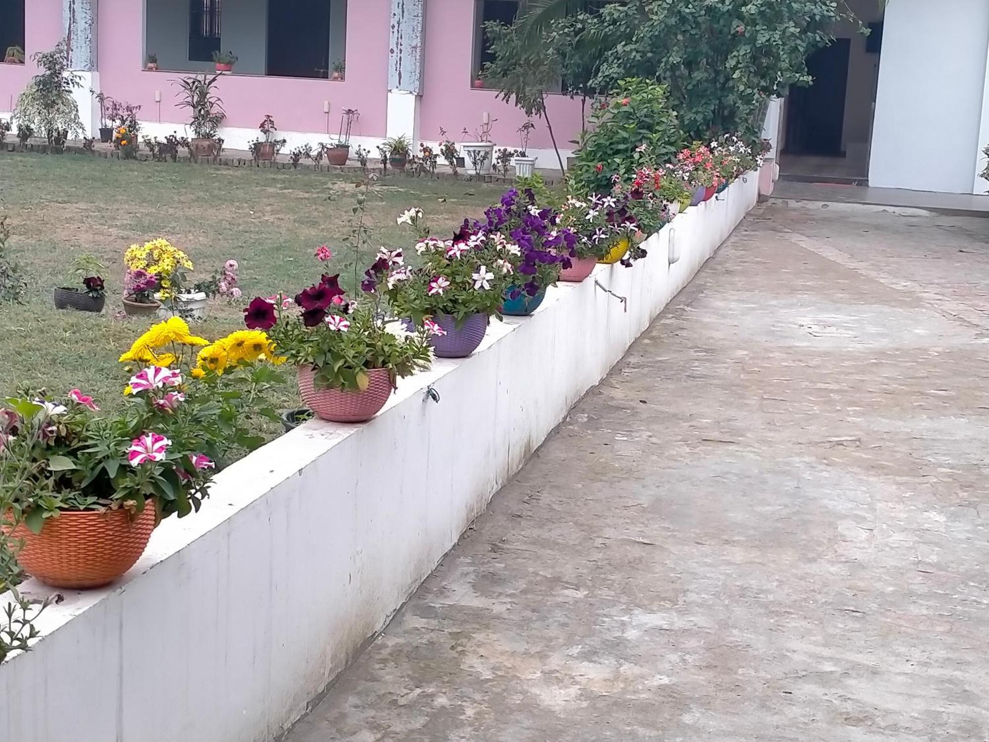 Vedic Villa Varanasi Exteriör bild